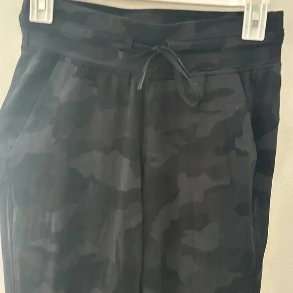 Lululemon Black Camo Ready to Rulu Joggers - Picture 5 of 8